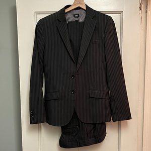 H&M Pinstripe Black/Gray Suit (Jacket 34R / Pants 30R)